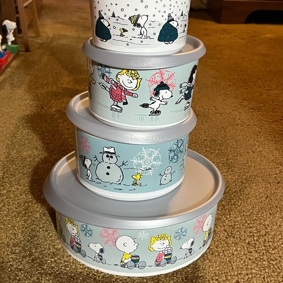 Tupperware Peanuts Winter Collection Containers - Picture 2 of 3